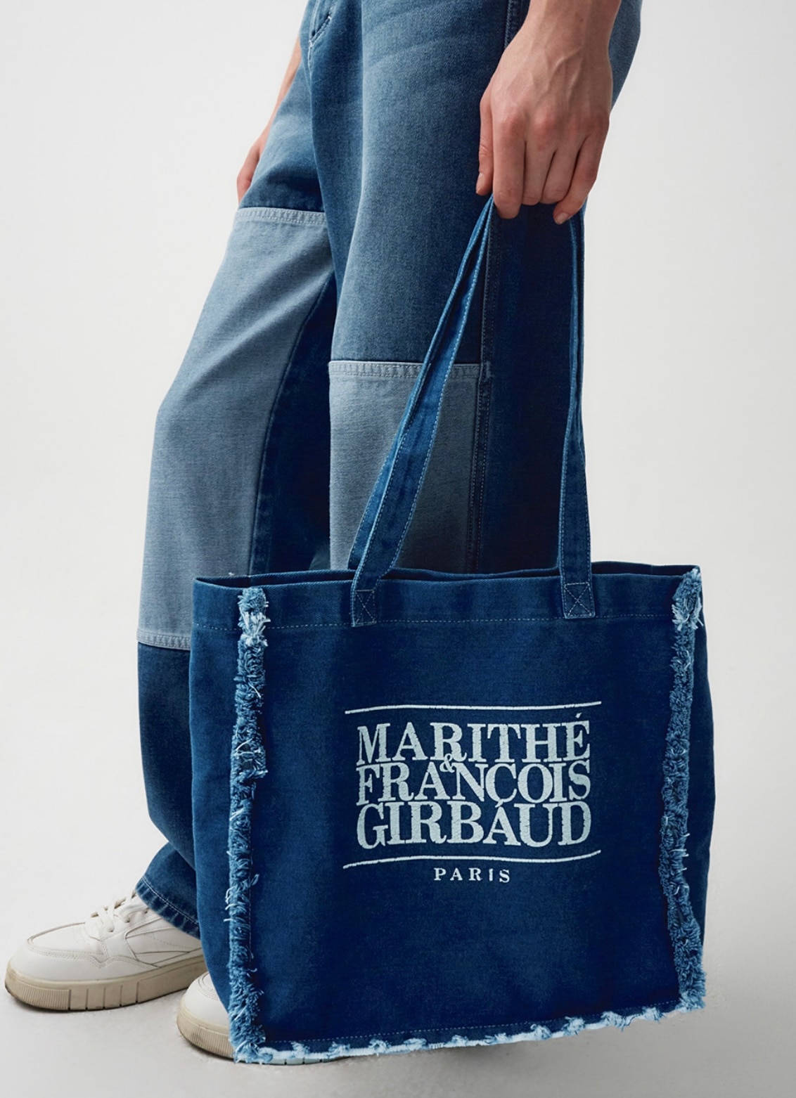 Marithe)フロントビッグサイズクラシックロゴポイントのデニムエコバッグ 男女共用 DENIM BIG SHOPPER BAG blue