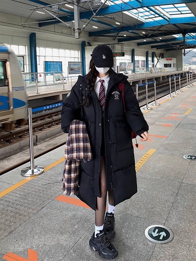 新しい厚みのあるミドル丈の韓国風カレッジスタイル女性用ダウンジャケット30%制限