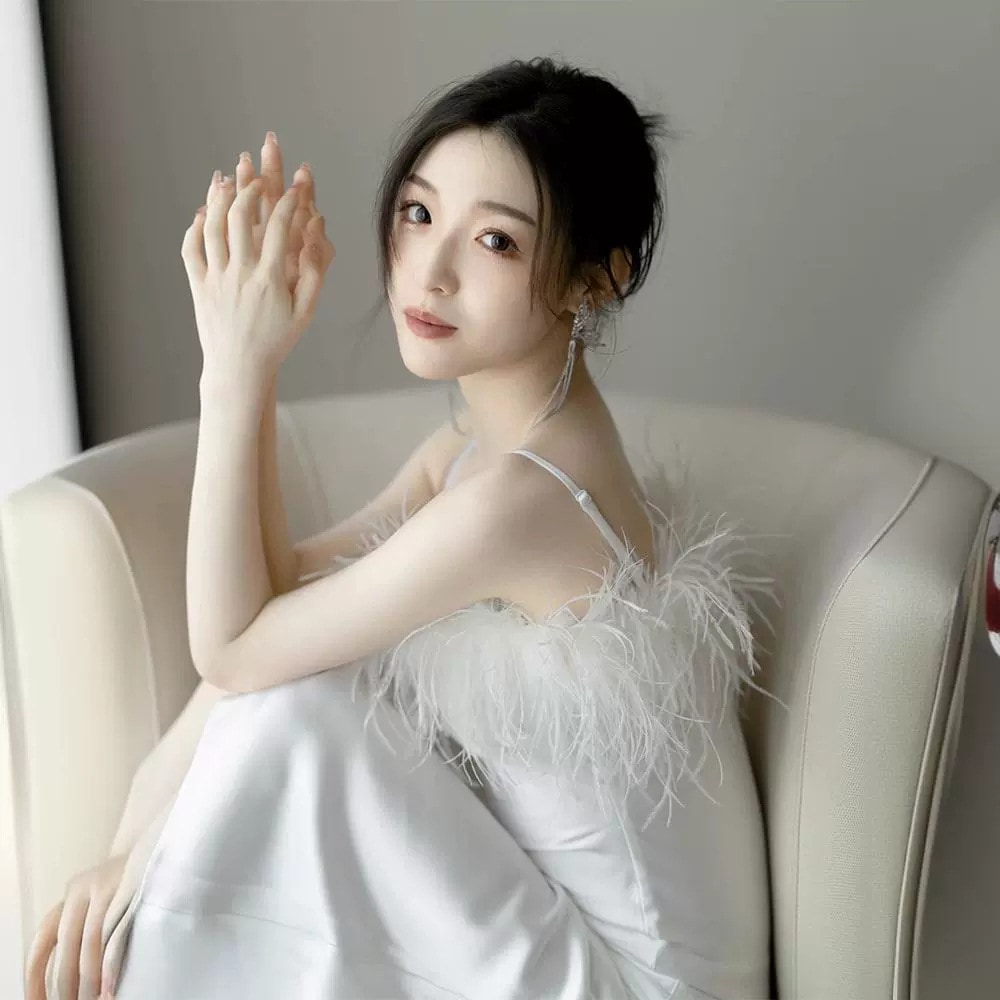 ワンピースドレスドレスダークローブ女性花嫁の花嫁介添人ドレス2025気質白いサスペンダーバンケットドレス