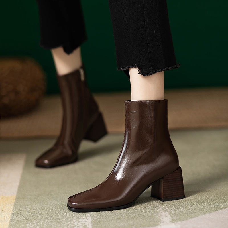 レディース ブーツ ショートブーツ 太ヒール 6cm スクエアトゥ 美脚 脚長 サイドジッパー 大人可愛い きれいめ シンプル 上品 エレガント 主役級 エキゾチック シック クラシック