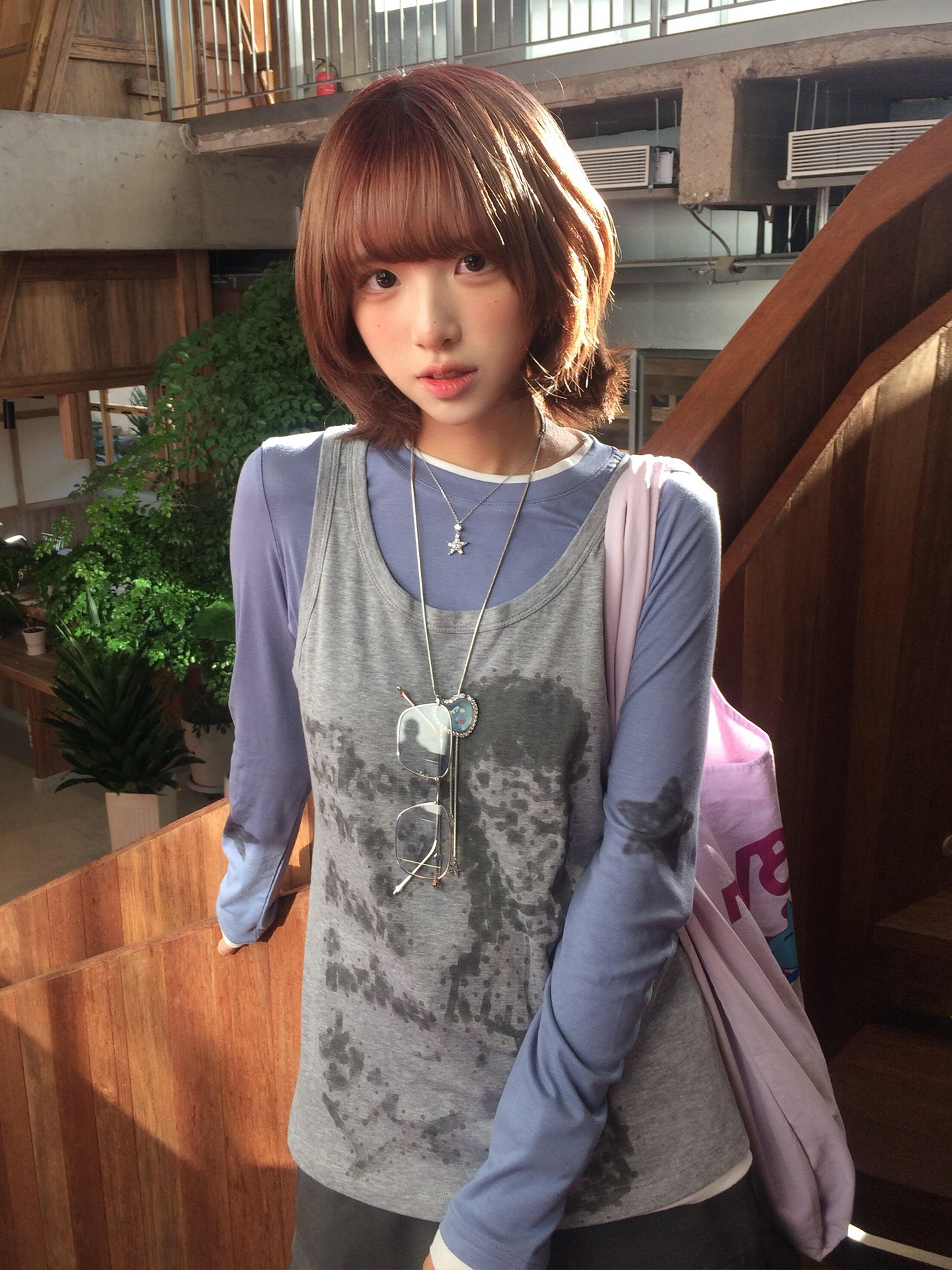 2025秋冬 長袖Tシャツショート丈 レイヤード風 重ね着 カットソーラウンドネックK-POPトップスカジュアル配色韓国系ストリートへそ出しタイト肌見せT ファッションレディースかわいい衣装風