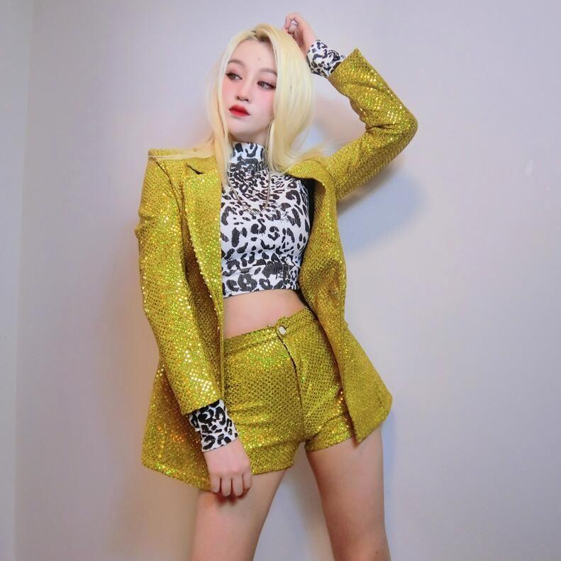レディース ステージスーツ2点セット スパンコール きらきら 1個釦 長袖 ミドル丈 テラードジャケット ミニパンツ 舞台 ステージ衣装 おしゃれ ジャズ パンクロ30%までに制限