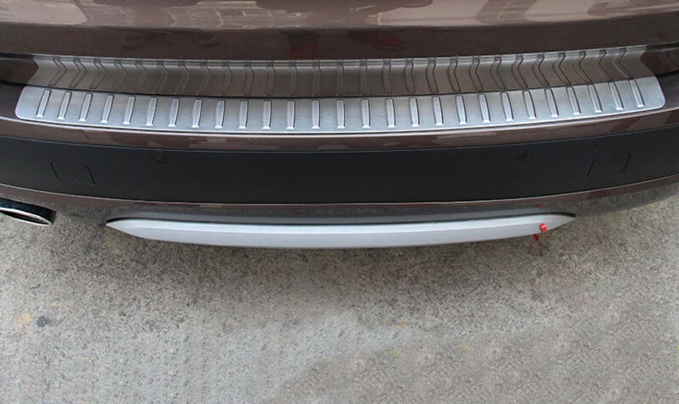 メルセデス・ベンツ Eクラス W212セダン 専用 w212セダン e200 e300 トランクガード トリム リアバンパー プロテクター ガード 外側用 カーアクセサリー 1ピース シルバー 63