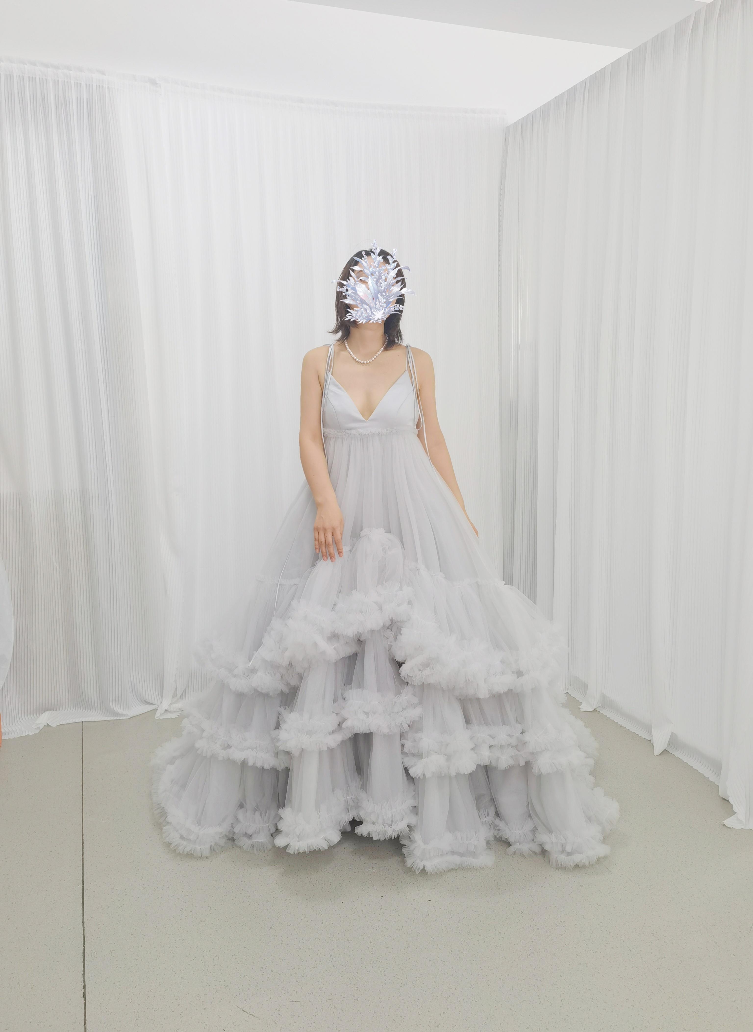 美品！キャミソール グレー 背中見せ カラードレス ラッフルフリル デザイン感 演奏会/音楽会