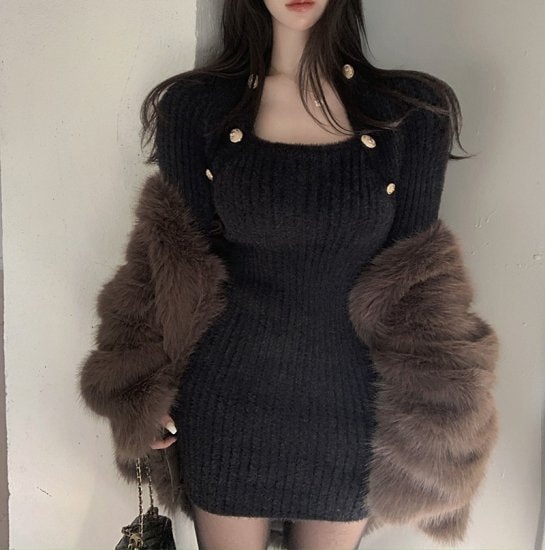 【取寄：納期2週間】ニットワンピース スクエアネック ミニワンピース シャギー ニット ミニ丈 レディース ゴールドボタン 金ボタン リブニット スリム フィット セーター セクシー ワンピース