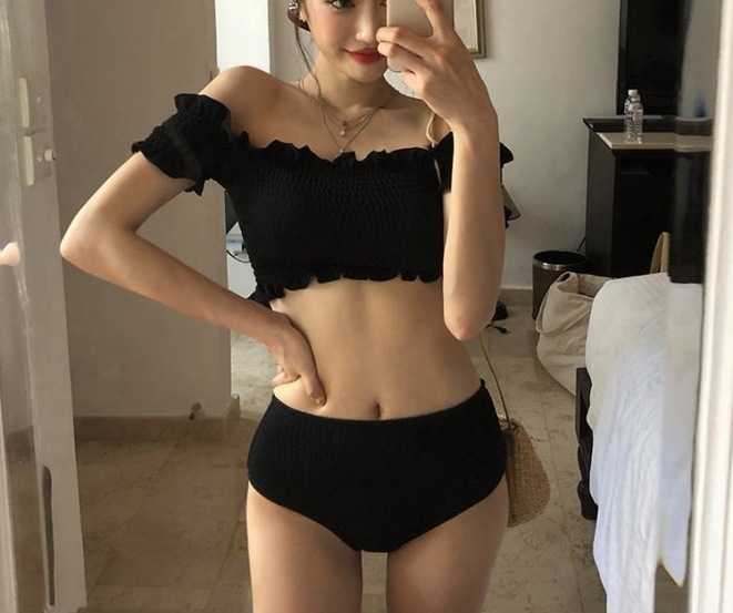 水着 ビキニ オフショル シャーリング 胸元 盛れる セット 上下セット 2点セット ツーピース かわいい 大人可愛い きれいめ セクシー シンプル カジュアル 大人 大人っぽい おしゃれ