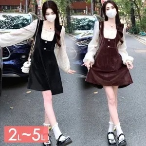 ふんわりした透け感のある袖がドーリーなワンピース