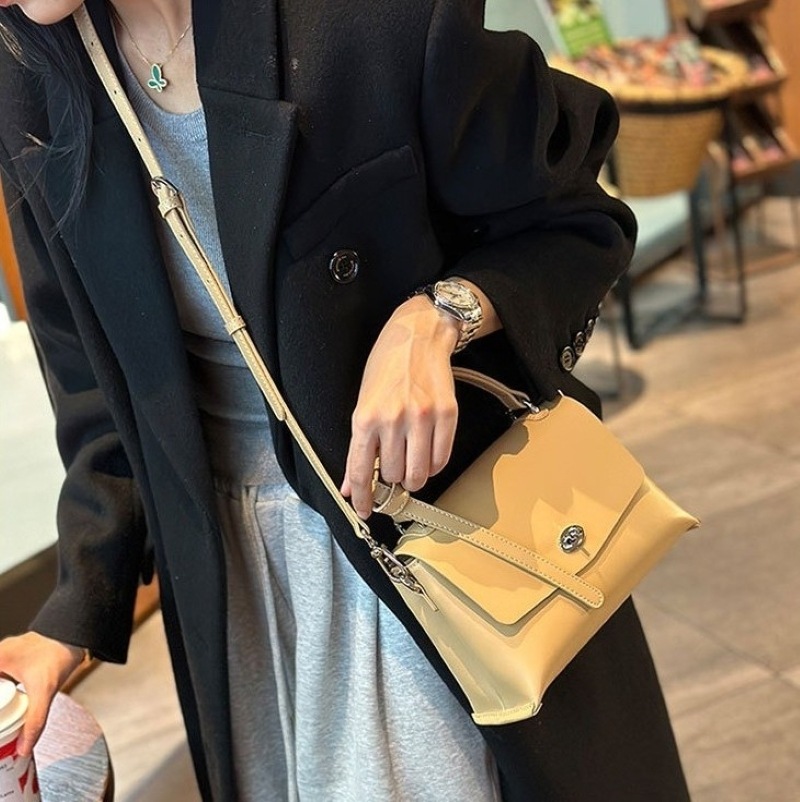 バッグ レディースバッグ ショルダーバッグ ハンドバッグ 肩がけバック 手持ちバッグ ミニバッグ 2way 肩がけ 手持ち 軽い 使いやすい 本革 牛革 きれいめ 大人 上品 お洒落 こなれ感