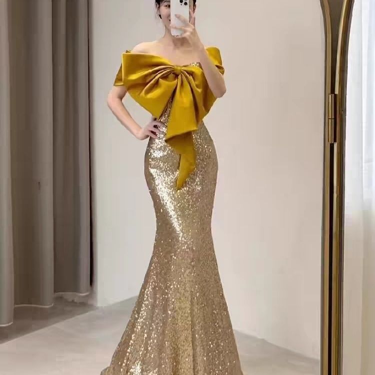 タキシードの高級モデルは軽気で豪華です 5,906円