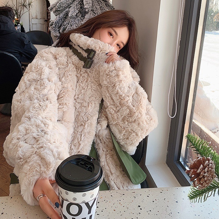 アウター コート ミディアム丈 長袖 前開き ハイネック ファスナー もこもこ かわいい 大人可愛い きれいめ シンプル 上品 おしゃれ かっこいい レトロ ラフ ルーズ こなれ感 個性的 主役級