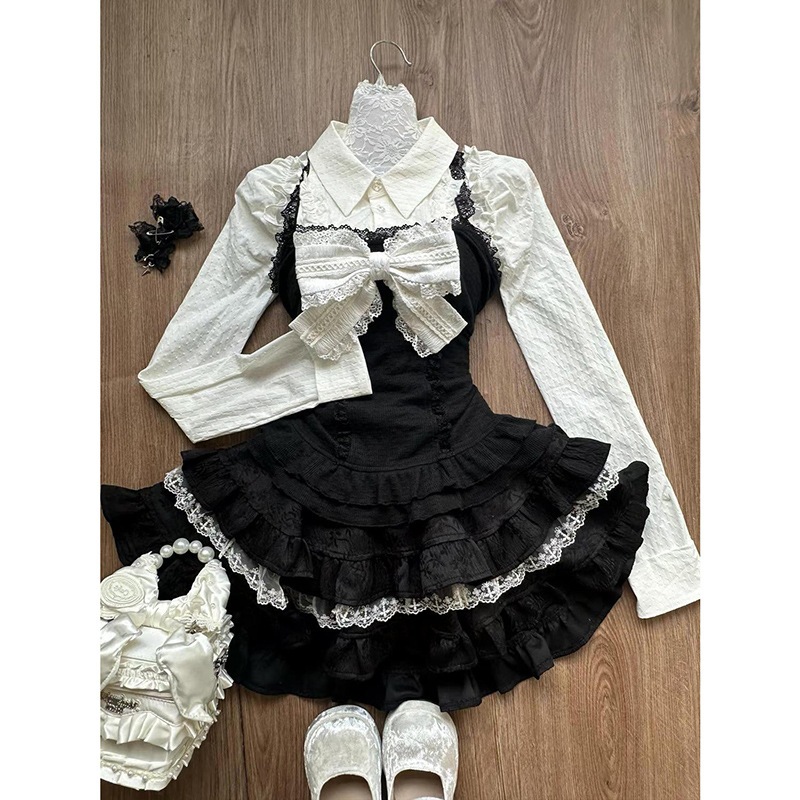 韓国風の甘いレディース春秋スリーピースセット：蝶ネクタイキャミソールトップ白いシャツハイウエストのショートスカート