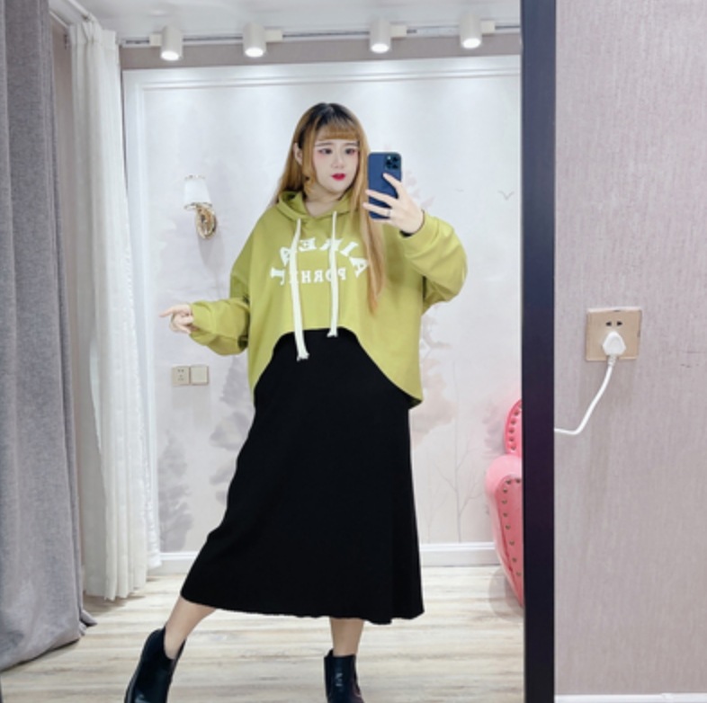 トップス デート パーカー フーディー 袖あり 長袖 かわいい 大人可愛い きれいめ シンプル カジュアル 大人 上品 おしゃれ お洒落 主役級 存在感 春 秋 10代 20代 30代 レディース