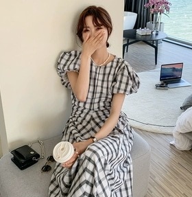 レディース ワンピース 膝下 半袖 ボリューム袖 パフスリーブ ラウンドネック フレア セミフレア Aライン 切り替え フェミニン かわいい 大人可愛い カジュアル 上品 おしゃれ こなれ感 ラフ