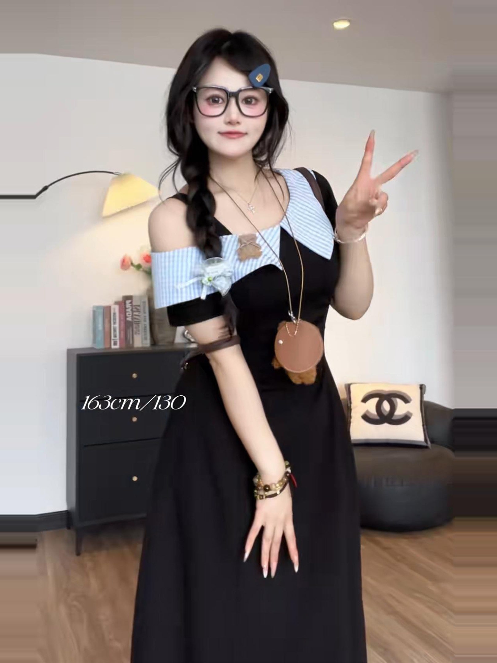 大きいサイズのカレッジスタイルスイートな襟付き夏の女性向けぽっちゃりさん向けスリムに見えて可愛らしい雰囲気のウエスト入りリトルブラックドレス