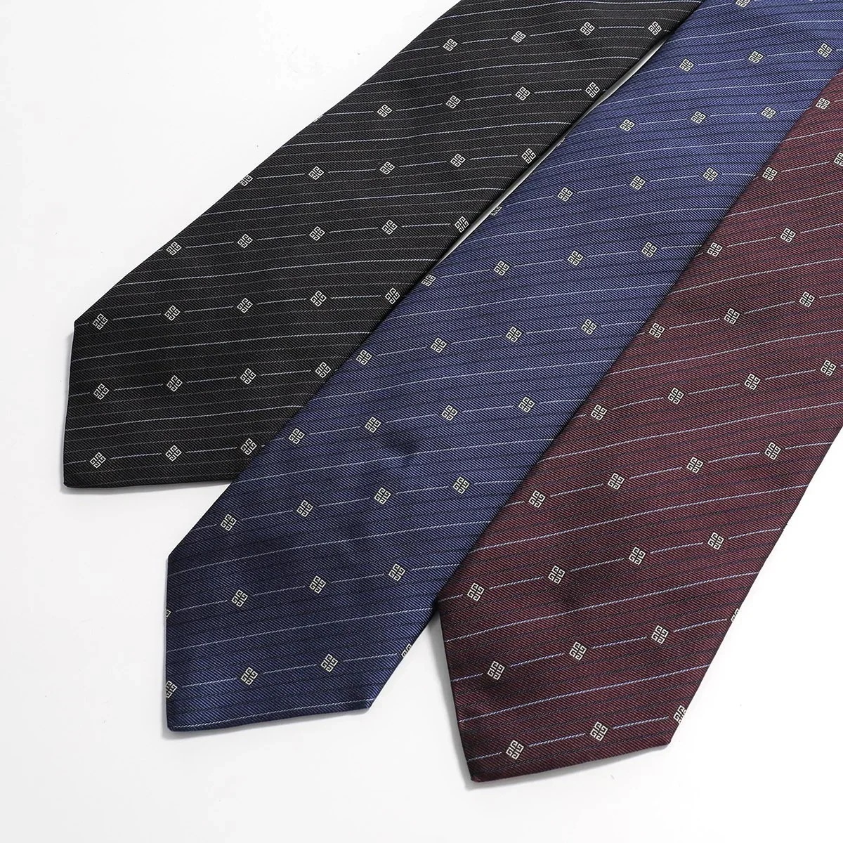 GIVENCHY ジバンシィ ネクタイ J5907 メンズ レギュラータイ 4Gエンブレム スモールロゴ シルクタイ ストライプ 刺繍ロゴ カラー3色 13,895円