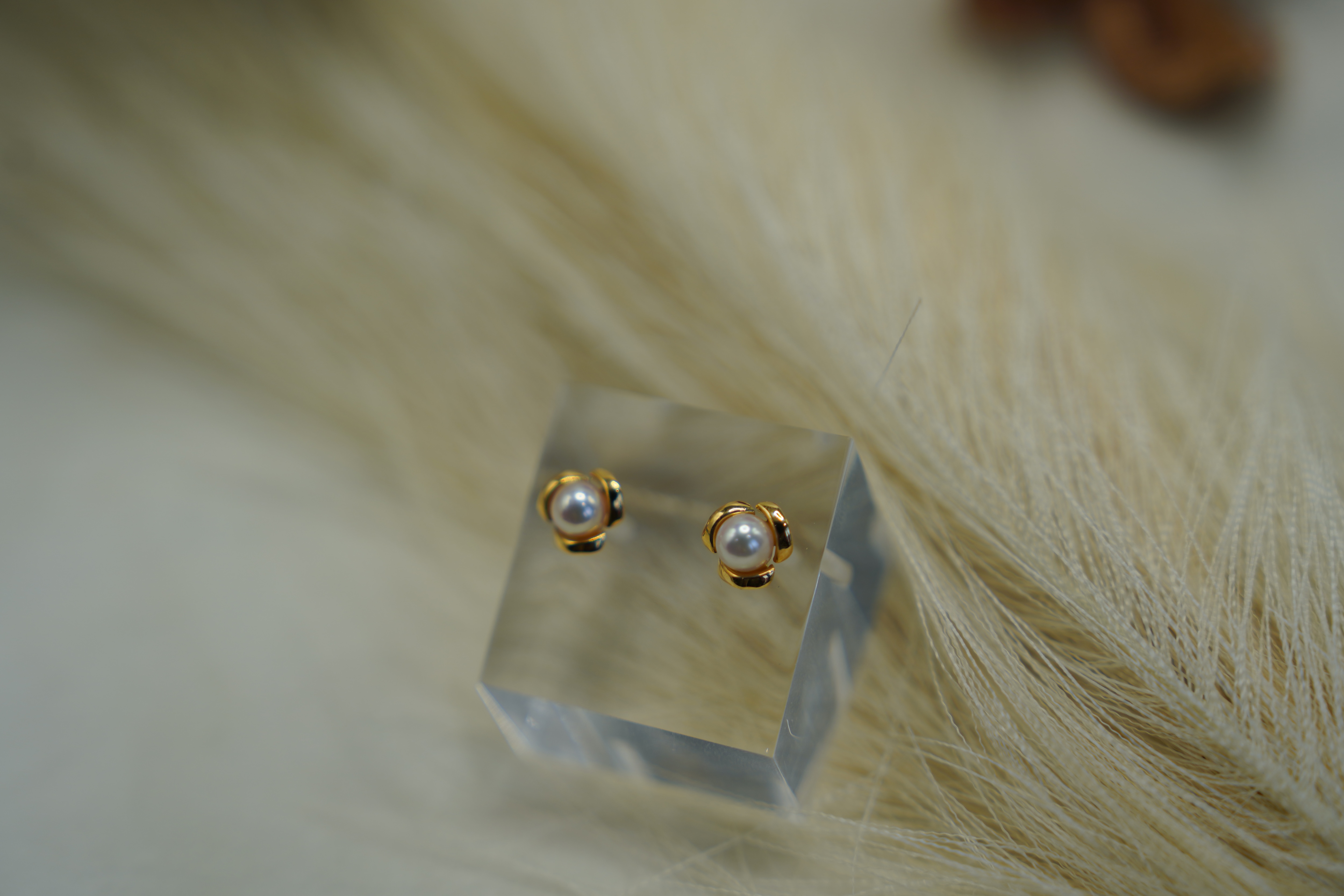 新品　K18イエローゴールド　アコヤ　パール　ピアス　5ミリ　フラワー　エレガント　あこやパール　E4552306130036