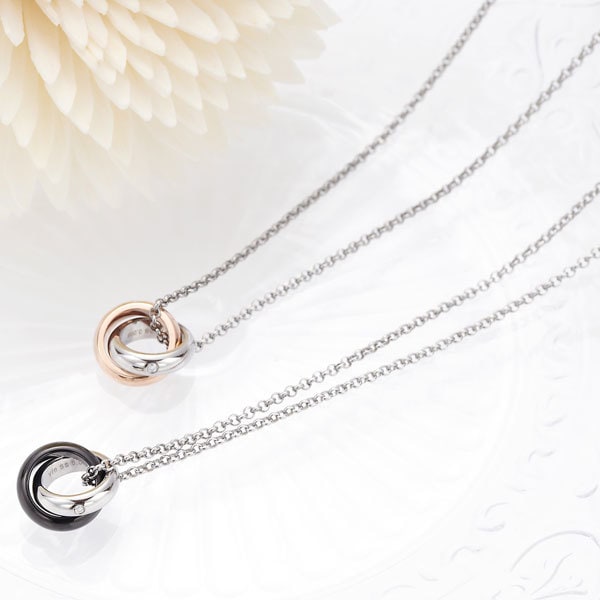 レディースネックレス　2重リングモチーフペンダント　低アレルギー　IPコーティング　SUS316L　甲丸　きれいめコーデ　vie　専用ボックス　箱　袋付き プレゼント　ギフト　記念日