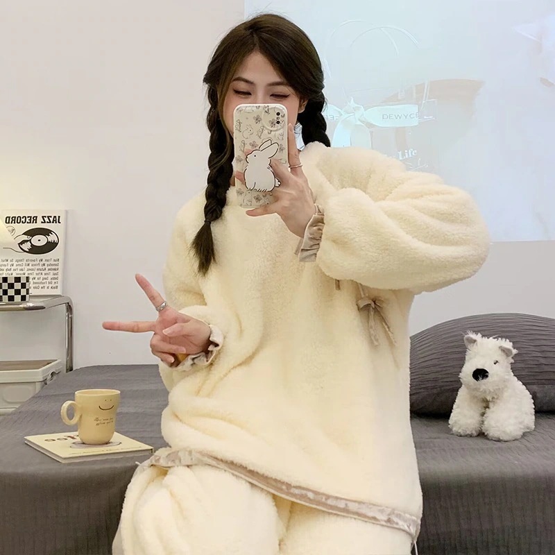 春の新しいレトロなシンプルなサンゴフリースパジャマスーツ女性快適な肌に優しいパッド入りの暖かいホームウェア
