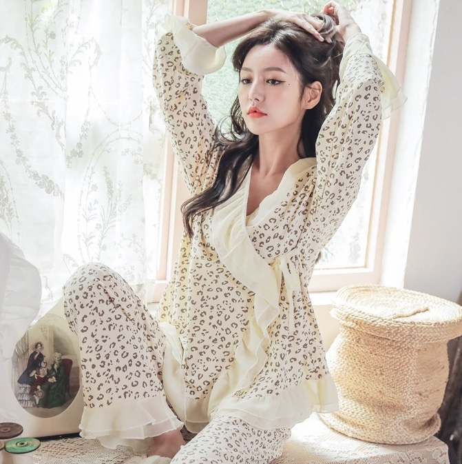 【日本未発売/送料無料】マタニティ パジャマ カシュクール 授乳口付き フリル Vネック