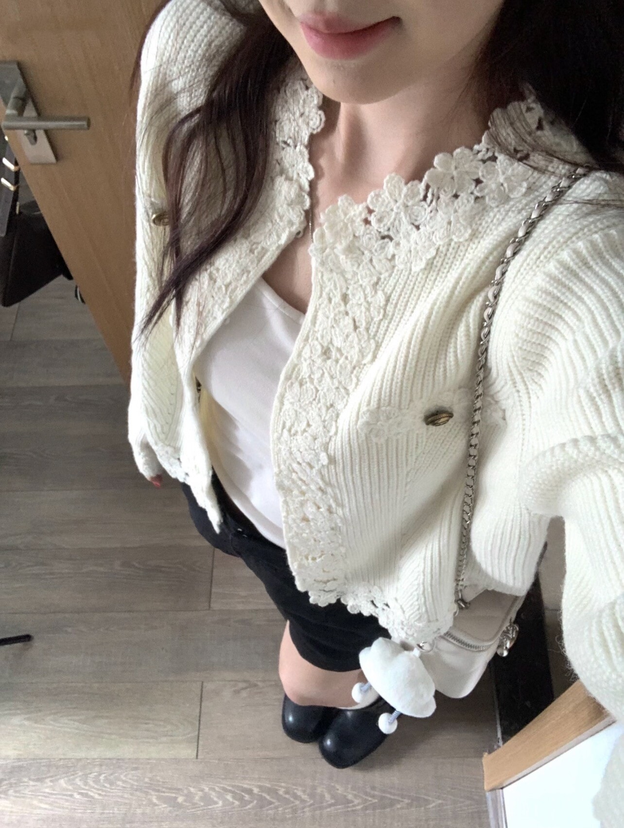 手刺繍レーストリムの白いニットカーディガン女性用2026年春のゆったりとした万能トップスジャケット
