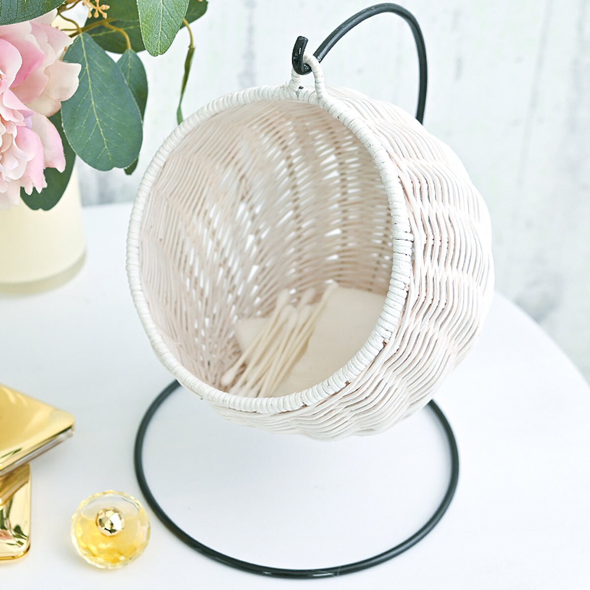 ハンギングバスケット ラタン製 小物入れ fiore 卓上 小物収納 整理グッズ 籐 バスケット かご 収納 小物置き アクセサリー アメニティー ハンギング ハンドメイド ホワイト ガーリー
