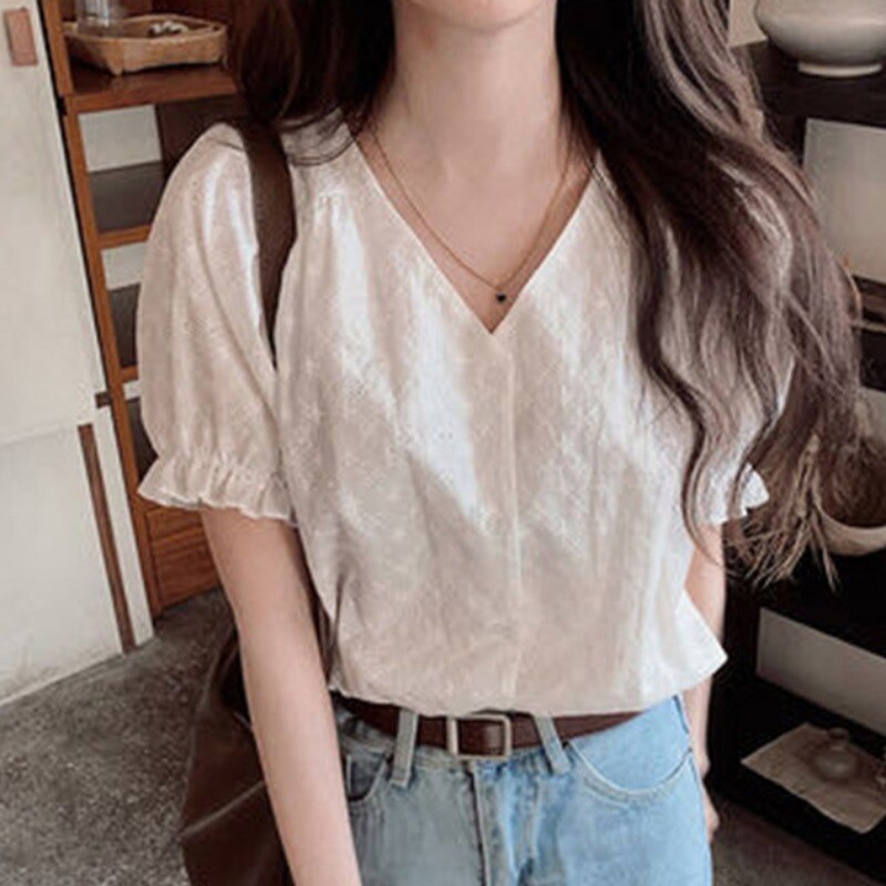 ブラウス カットソー レディース 半袖 パフスリーブ Vネック 刺繍 フリル 上品 かわいい 大人可愛い きれいめ シンプル ガーリー フェミニン 夏 学生 デート お出かけ ホワイト トップス 5,260円