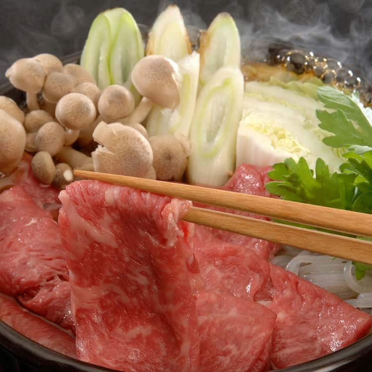 滋賀 「徳志満」 近江牛すきやきしゃぶしゃぶ用 カタ肉 1kg 離島は配送不可 2400003 お歳暮 お中元 お土産 ご進物 ギフト 贈り物に最適
