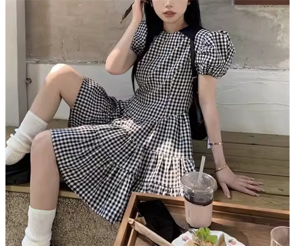 レディース ワンピース プルオーバー ミニ ショート 半袖 パフスリーブ スリム 細身 ティアード フェミニン かわいい 大人可愛い きれいめ シンプル カジュアル 上品 おしゃれ レトロ ガーリー