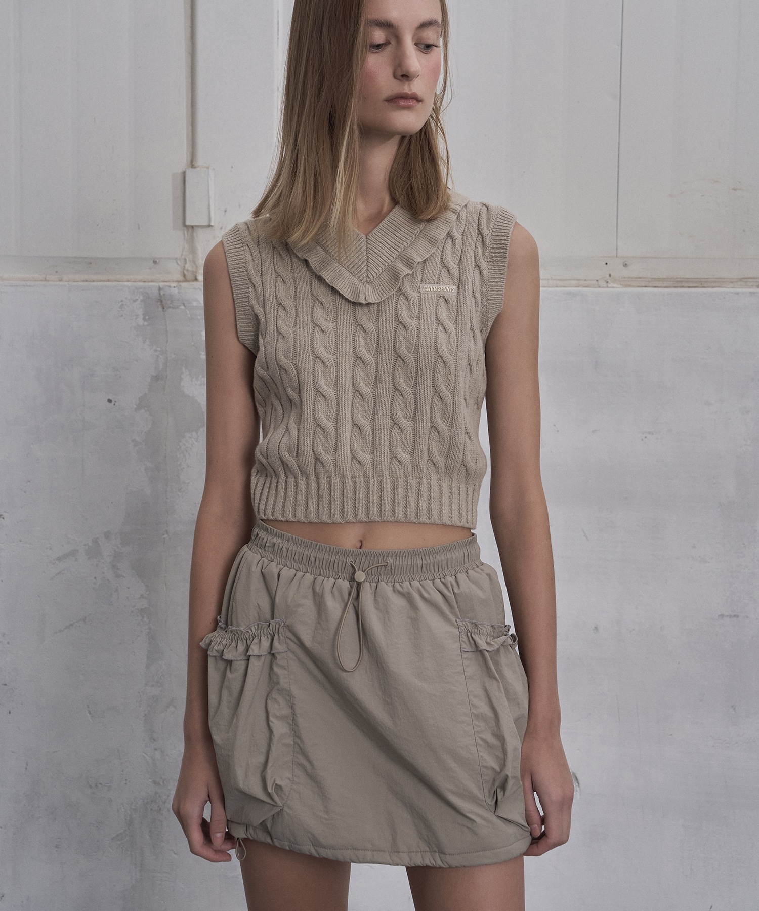 GROVE GRVR SPORTS_프릴 니트 베스트_BEIGE