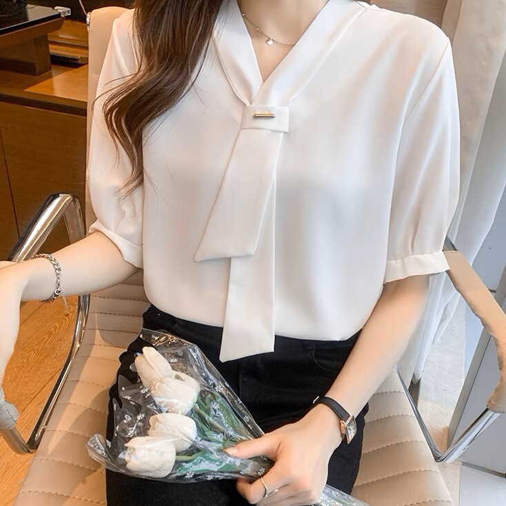 レディース トップス シャツ ブラウス プルオーバー 半袖 5分袖 Vネック 襟付き ネクタイ付き スリム リボン 薄手 大人可愛い きれいめ シンプル 上品 おしゃれ ラフ クール エレガント 無地