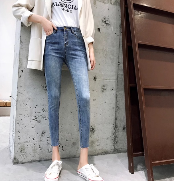 レディース パンツ ボトムス デニム テーパードパンツ クロップドスカート アンクル丈 スリム 細身 ボタン デニム ブルーデニム 中厚手 きれいめ カジュアル 上品 おしゃれ こなれ感 ラフ 主役級