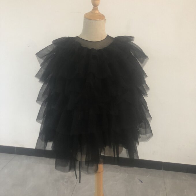 フリルカーディ ブラック ソフトチュールチュニック フェミニンなフレームレースの袖トップス