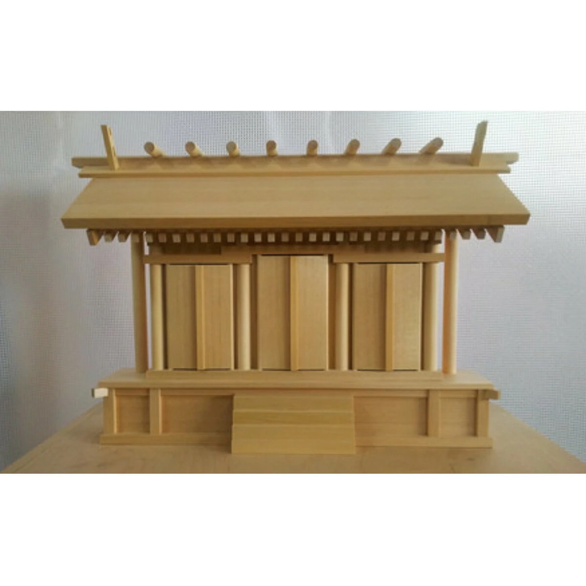 【青森ヒバ】神棚（宮形）通し屋根三社宮 職人の手作りによる工芸品 ハンドメイド ヒバ 杉 防虫 防腐 リラックス 抗菌 神社 神棚 木工 樹 お札