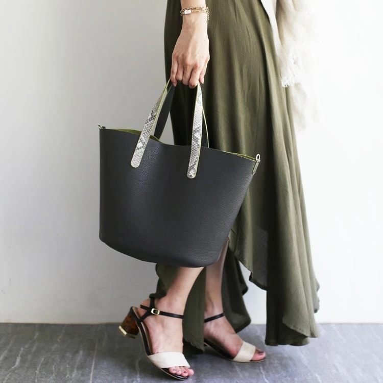 牛革 ダイヤモンドパイソン トートバッグ レディース ショルダーベルト付き 大きめ 本革 斜め掛け おしゃれ レザートート 本革バッグ バイカラー 大容量 夏 30代 40代 50代 60代 (070