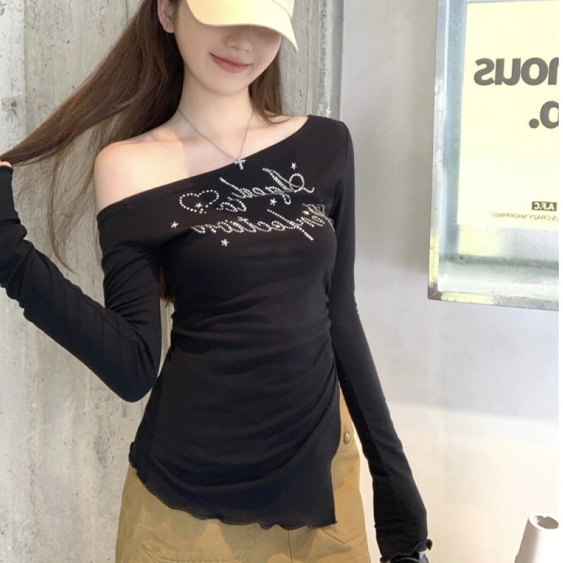 スラントショルダー 不規則デザイン レターホットフィックス ロングスリーブ インナー T シャツ フィットカット 肩出しトップス