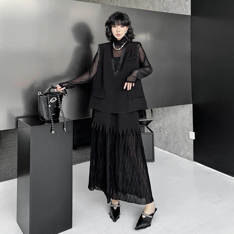 レトロスタイルのニッチなデザイン感あふれるファッションセット女性用ノースリーブVネックベスト＋ゴムウエストレースパッチワークスカート