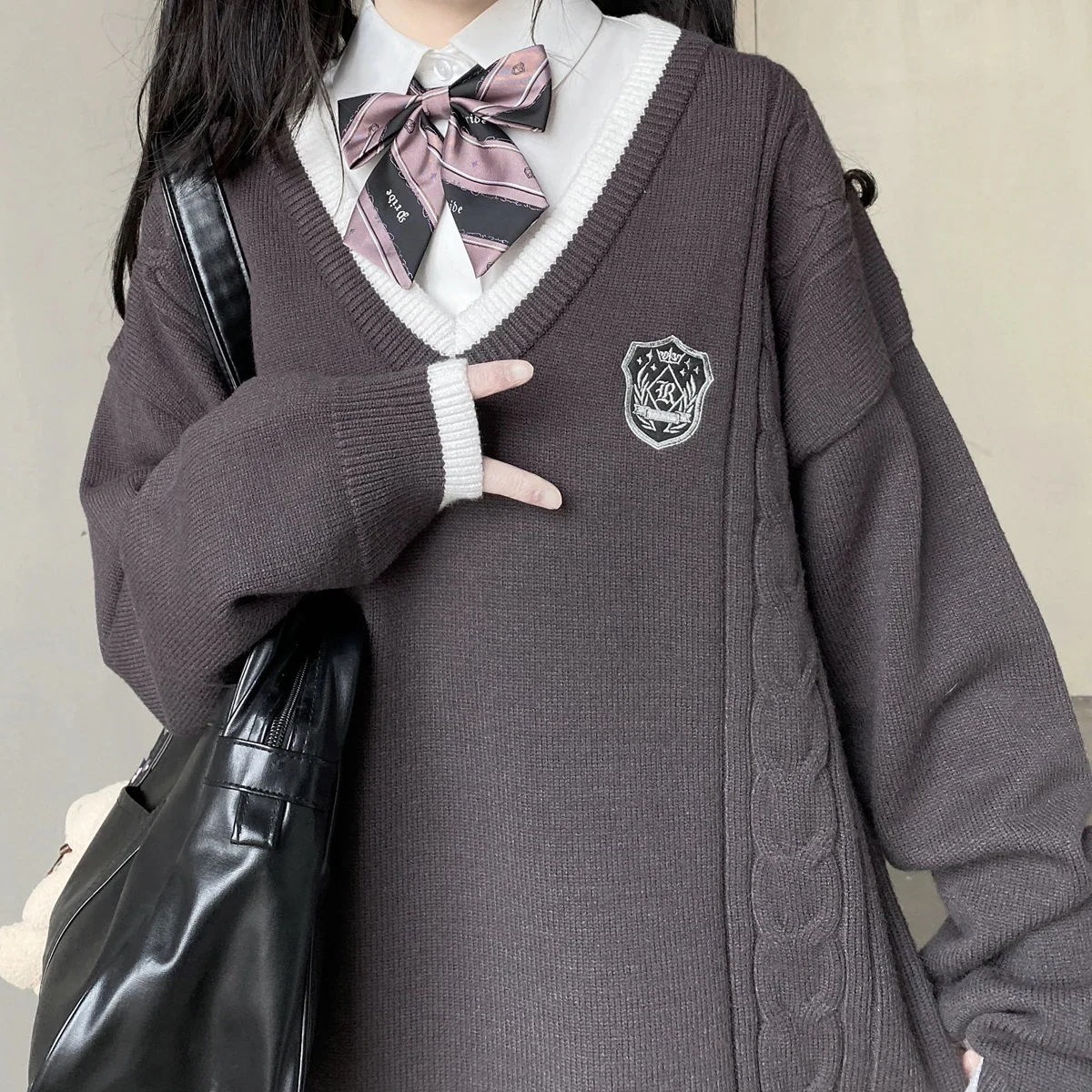 凄く人気がある ライン入り ケーブル Vネック ニットセーター ホワイト スクール 制服 セーター 男女兼用 学生服 A109