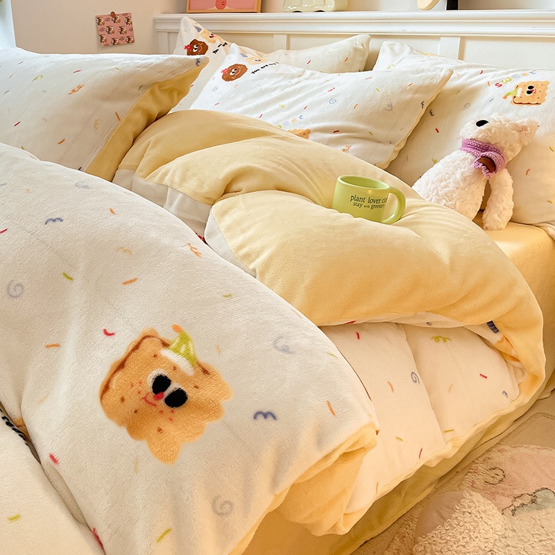 締められた牛乳ベルベットの4ピースセットinsウォームコーラルベルベットの寝具とベルベットシートとキルトカバーフランネル