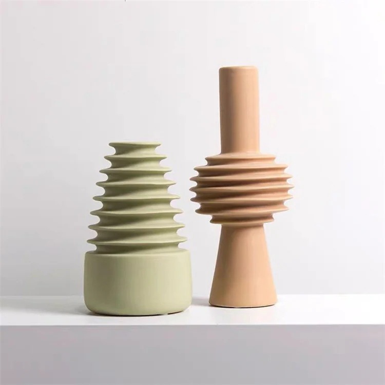 INSスタイル デザインセンス 北欧用置物 陶磁器の花瓶 玄関用置物 テレビ用置物 装飾品 花瓶 抽象花器 家庭用置物