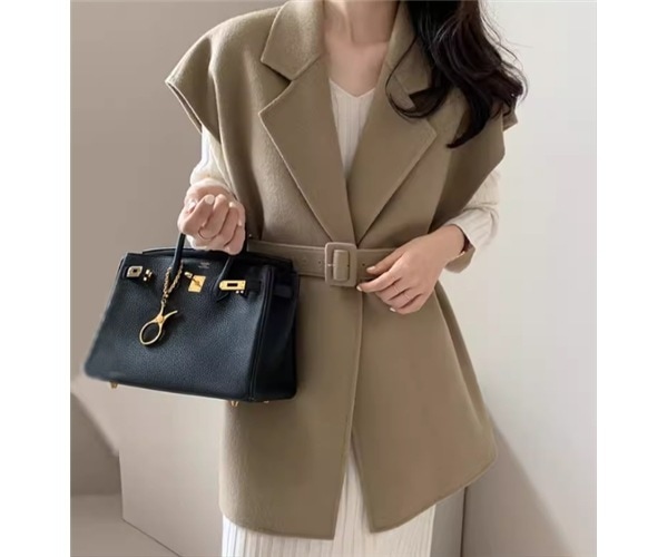 レディース トップス ベスト ジレ ウール ミドル丈 袖なし ノースリーブ Vネック 襟付き スーツカラー フェミニン ベルト ウエストマーク かわいい 大人可愛い きれいめ シンプル カジュアル