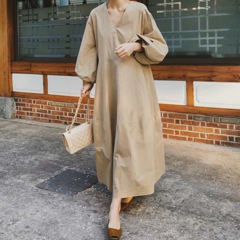 ワンピース ロング丈 長袖 クルーネック デザイン タック 美ライン ニュアンス リラックス ナチュラル かわいい 大人可愛い きれいめ シンプル カジュアル 上品 おしゃれ お洒落 大人女子