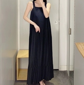 レディース ワンピース キャミソール ロング タイト スリム 細身 ストレート Iライン プリーツ アコーディオンプリーツ 大人可愛い きれいめ シンプル カジュアル 上品 おしゃれ アジアン 8,342円