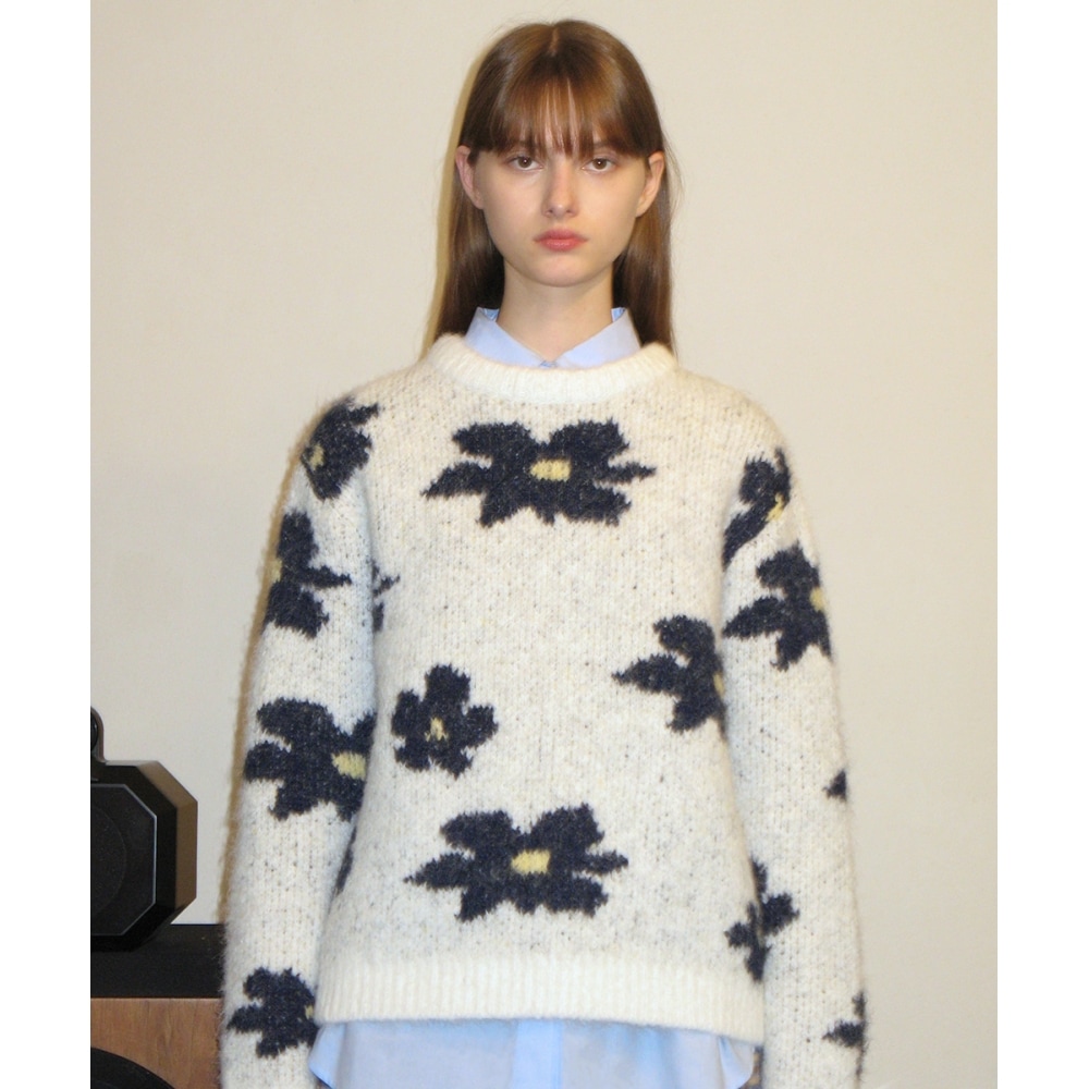 シヌーンフラワープルオーバーニット (ホワイト)