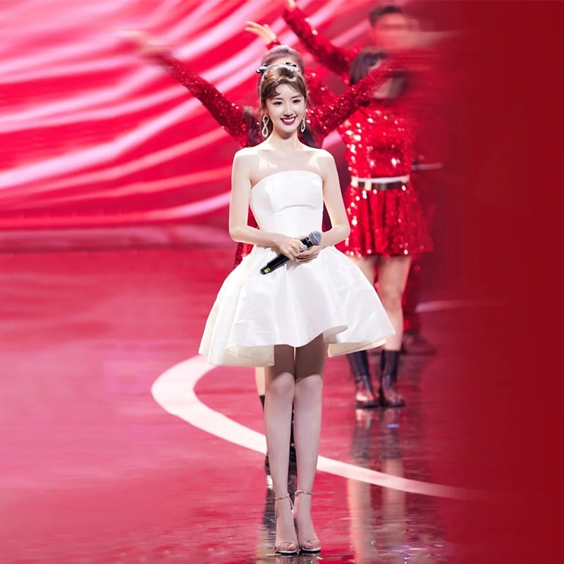 【2枚購入で 3oo円OFF】女性向けの小さなドレスは通常宴会用の短い白いストラップレスの腫れたスカートを着ることができます 4,933円