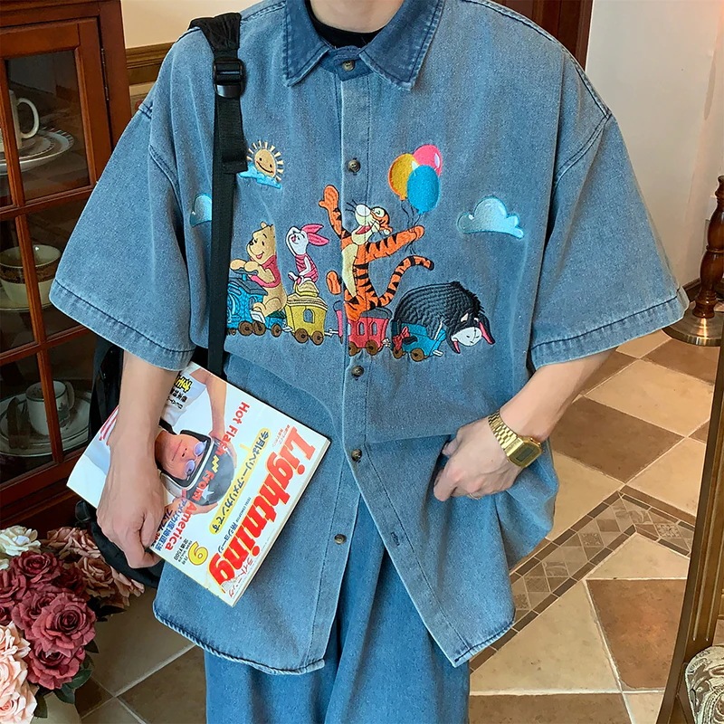 【快速出荷】デニムシャツ 半袖 夏 アニメ刺繍 トップス レトロ オーバーサイズ ゆったり カジュアルシャツ 男女兼用
