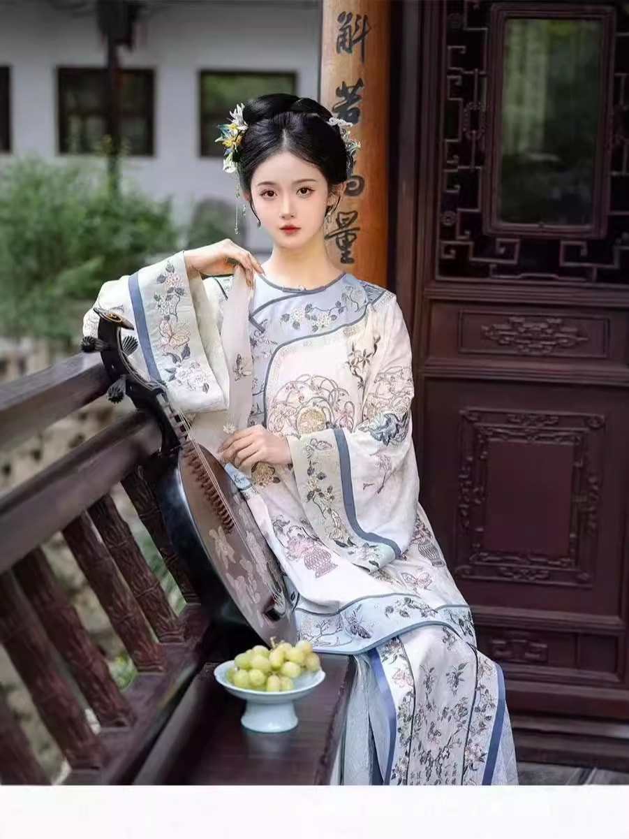 中国風衣装 清暉一曲 中国風復古感 逆さ大袖 重厚刺繍 清代末期漢服 女性馬面スカートスーツ