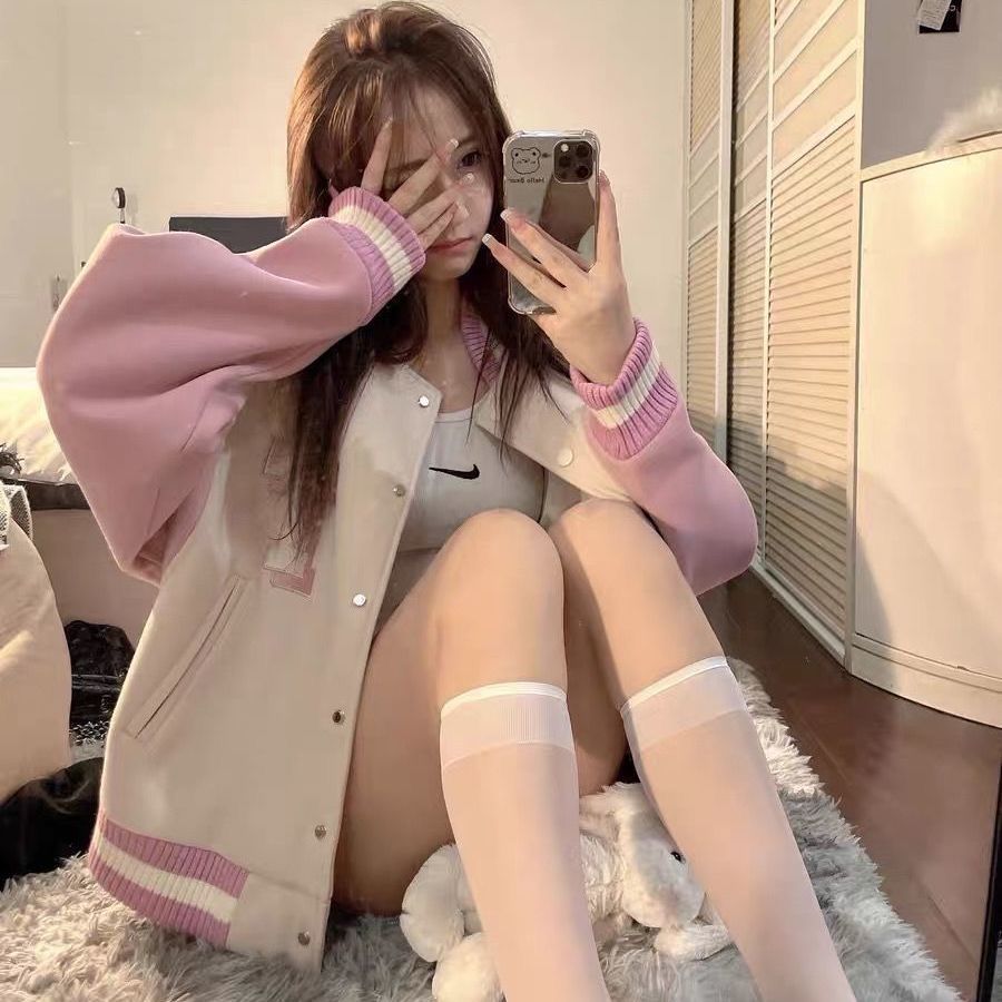 2025韓国版甘いピンクのセータージャケット女性の緩くて薄い野球ユニフォーム秋と冬の厚みのあるデザインセーター