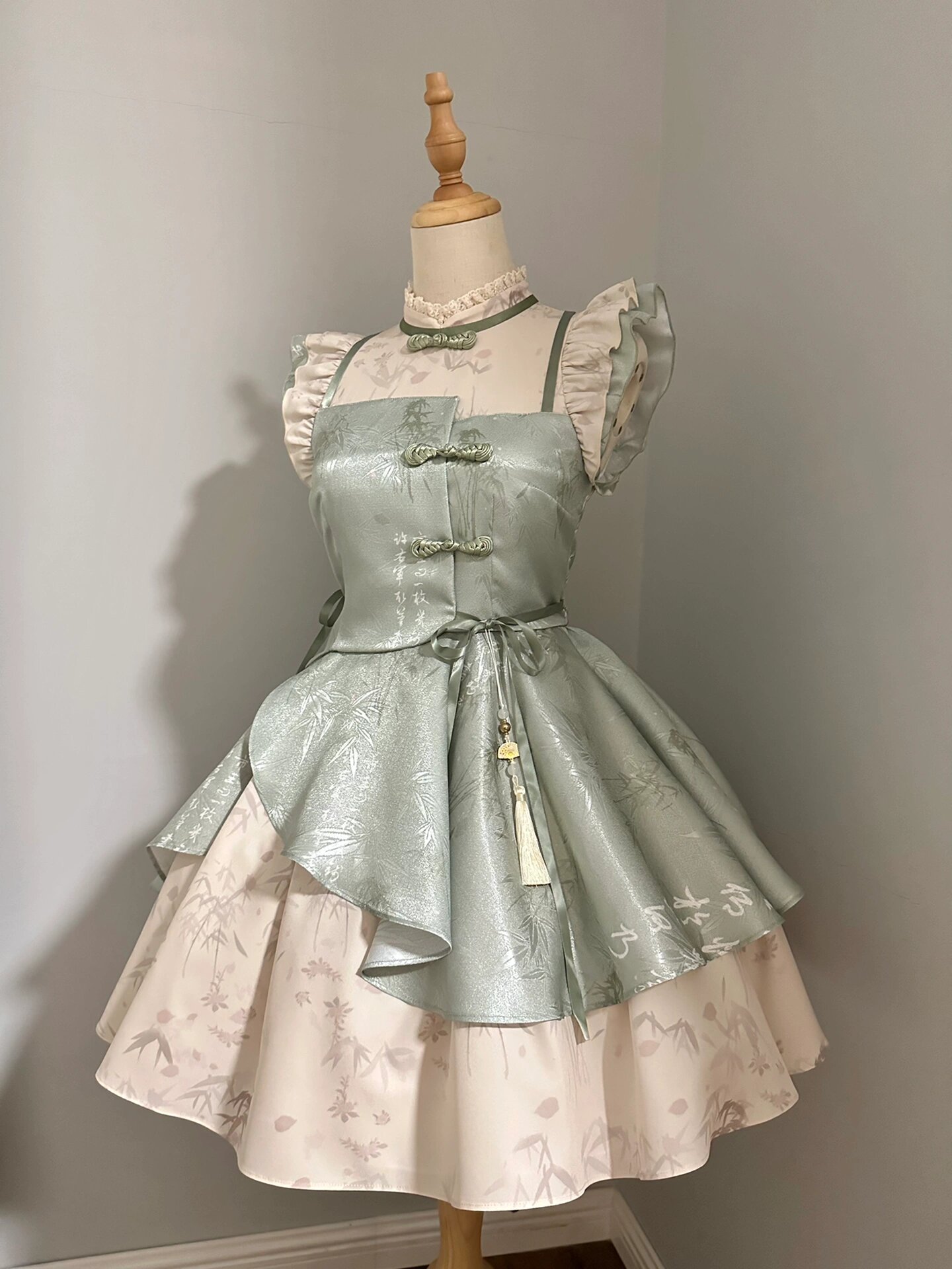 コスプレドレスロリータスカートワンピース改良版チャイナドレスロリータ小飛び袖ドレスロリータ可愛いふわふわカントリープリンセスドレス