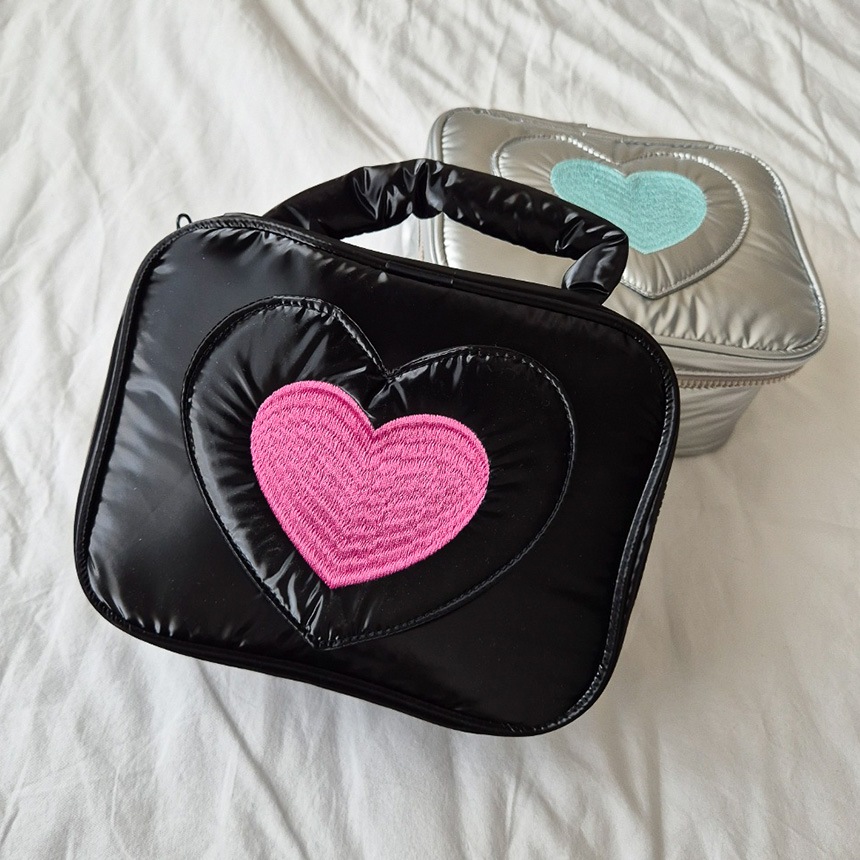 ティーンズ ハート 刺繍 ダウン 旅行 ポーチ 5,189円