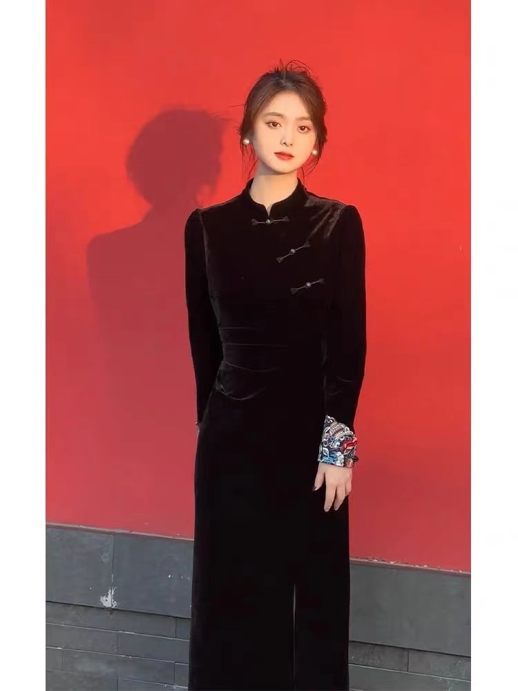早春の新年の中国風古銭風女性の国民風チャイナドレスの内側に黒のベルベットのドレスが付いていますP11